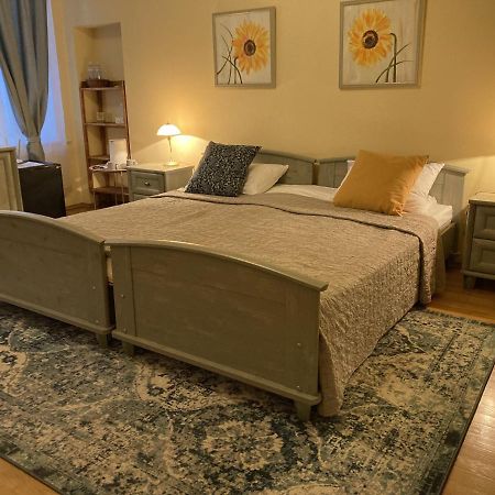 Sunflower B&B Kyiv Exterior photo